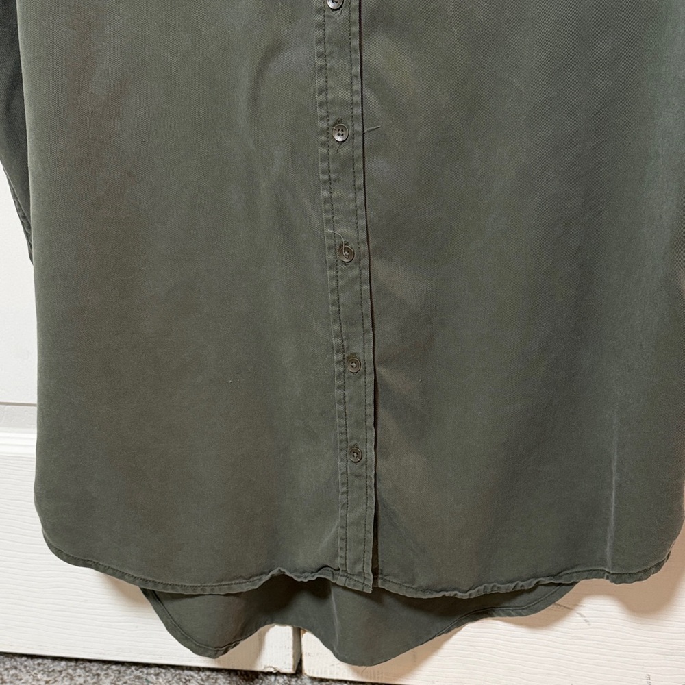 Daily Ritual Olive Utility Button-Down Shirt. Size Medium - Picture 2 of 7